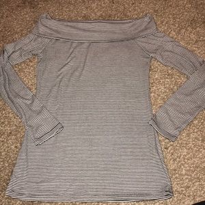 Off-the-shoulder long sleeve